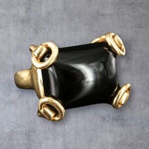 Vintage Gucci Italy 18K Yellow Gold and Black Onyx Horsebit Ring